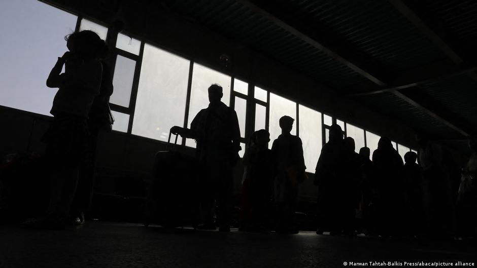 ایتالیا ۱۲۰۰ افغان را از طریق کریدور بشردوستانه به این کشور انتقال می‌دهد